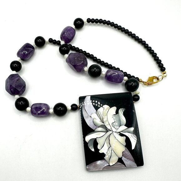 Vintage Lee Sands Black beads, Amethyst, Mother of Pearl Flower necklace! - Picture 2 of 12
